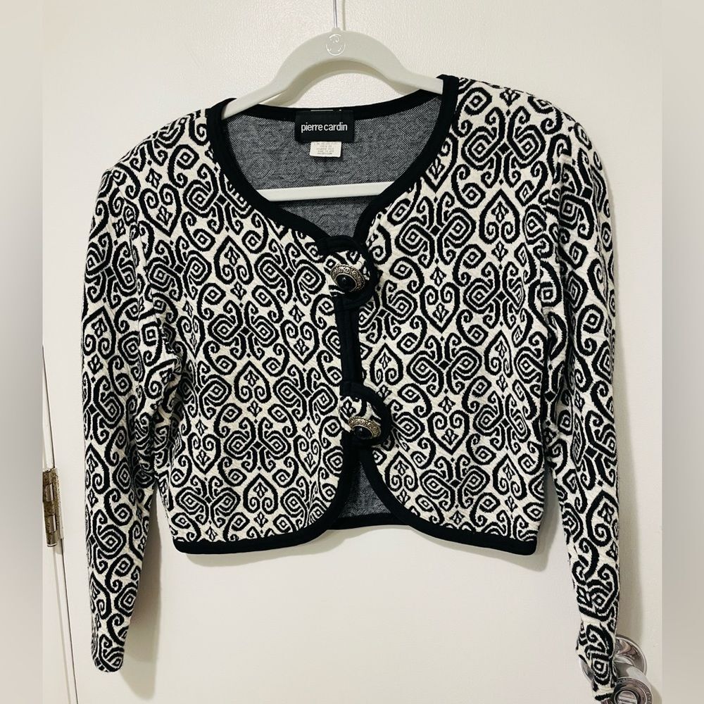 Vintage Pierre Cardin black white paisley pattern cropped sweater top buttons M